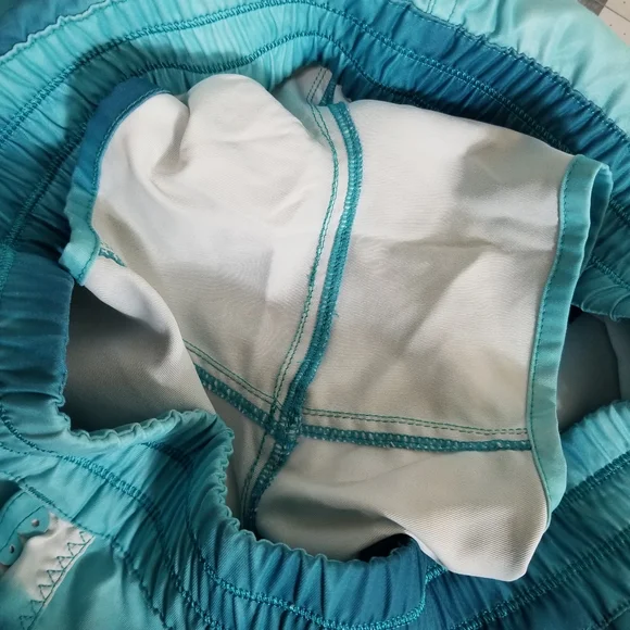 Lululemon Shorts Womens Size 4 Aqua Blue Paradise Surge Waterfall Surf Beach - Picture 8 of 10